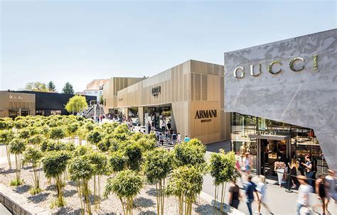 Burberry Outlet, Outletcity Metzingen — Baden  .